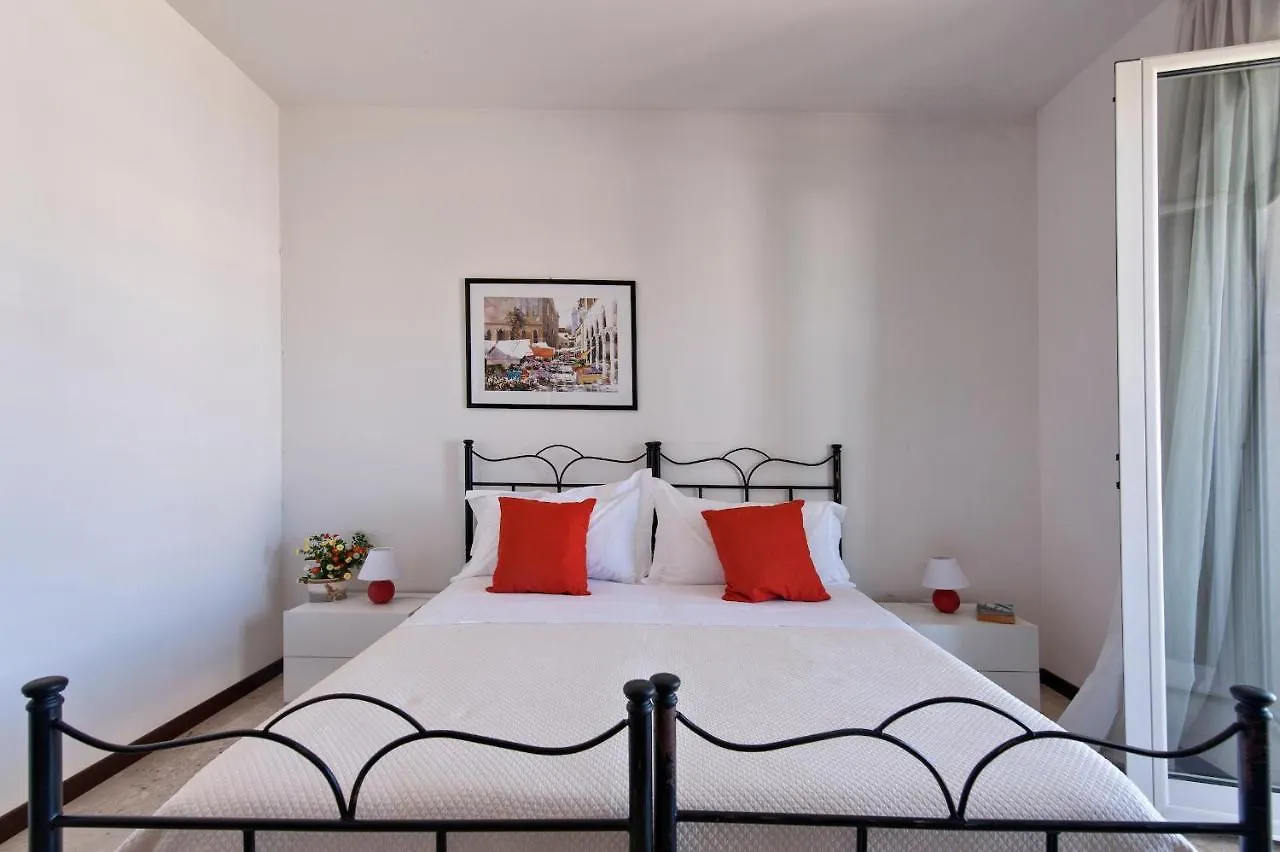 Via Del Mare - Rooms & Apartment Sit 0*, Lecce